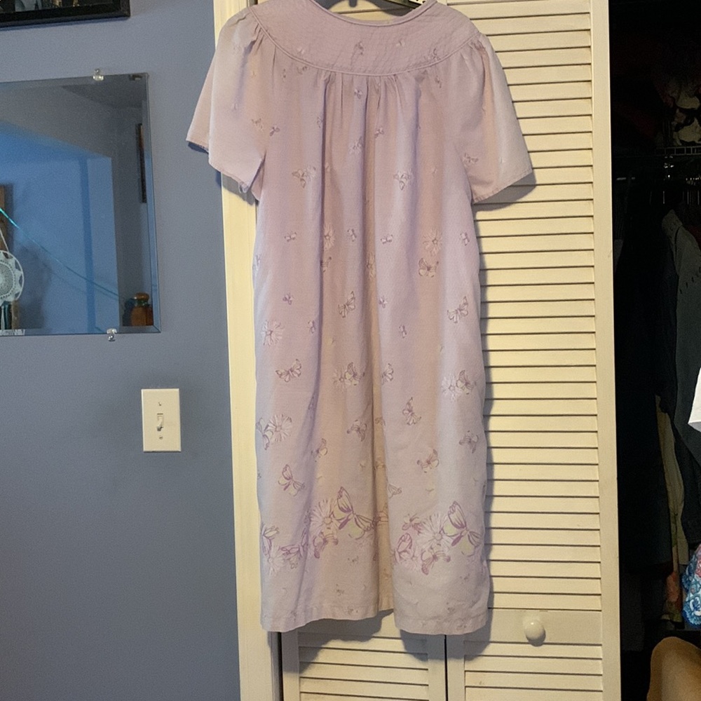 Simply Basic. Lavender Robe with Snaps - Picture 3 of 6